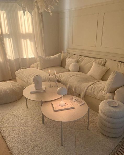 Beige and comfortable apartment must have #thatgirlfeed #minimalist #newapartment #apartmentgoals #apartmentdecorinspiration #furniture #luxurious Living Room Decor Apartment Neutral, Beige Apartment Aesthetic, Nice Living Room, Comfortable Apartment, Guess Room, Home Decor Beige, House Renovation Design, Apartment Must Haves, Beige Room