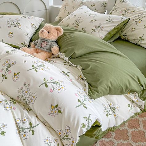 Elevate your bedroom with this Sage Green Wildflowers Bedding Set. The beautiful wildflower pattern and calming sage green color will bring a touch of nature into your sleeping space. This duvet cover set will provide both style and comfort for a peaceful night's sleep. Will perfectly fit cottagecore, vintage, sage green and many other aesthetic rooms. Material: 100% Polyester Inner/Comforter/Pillows not included. See package configuration and sizes below: Single: 1x Duvet Cover: 59x79in (150x20 Bed Comforter Queen, Duvet Cover Sets Green, Pastel Green Duvet Cover, Mint Green Pink And Grey Bedroom, Sage Green College Dorm Room Ideas, Sage Green And Pink Bedding, Green Cottagecore Aesthetic Bedroom, Sage Green Cottage Core Bedroom, Pastel Green Room Ideas