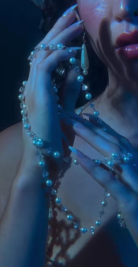 Mermaid Energy Aesthetic, Sirens Aesthetic Dark, Mermaid Photo Shoot Ideas, Ethereal Ocean Aesthetic, Ocean Aesthetic Photoshoot, Royal Mermaid Aesthetic, Scary Mermaid Aesthetic, Ocean Siren Aesthetic, Siren Inspired Photoshoot