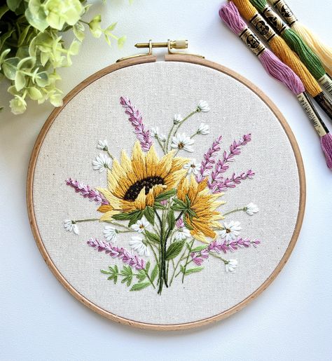 Embroidery Hoop Frame Ideas, Hoop Art Embroidery, Sunflower Embroidery, Creative Origami, Knit Art, Diy Embroidery Patterns, Handmade Embroidery Designs, Embroidery Stitches Tutorial, Hand Embroidery Projects