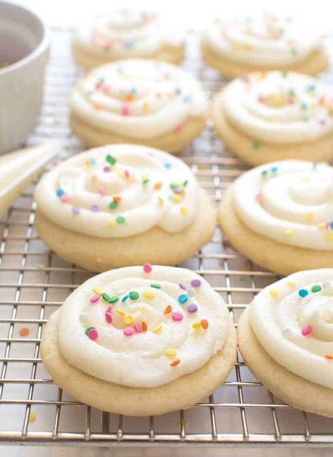 Puffy Cookies, Greek Yogurt Cookies, No Bake Sugar Cookies, Easy Christmas Cookie Recipes, Eggless Recipes, Buy Cookies, Cookie Spread, Christmas Cookies Easy, Healthy Sugar