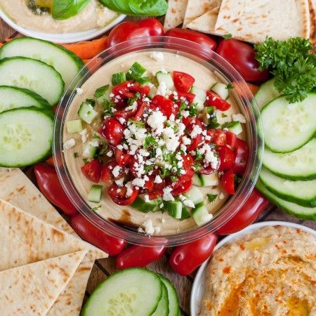 Mediterranean Bruschetta Hummus Platter - Peas and Crayons Mediterranean Bruschetta, Hummus Appetizers, Hummus Platter, Mediterranean Appetizers, Roasted Garlic Hummus, Diy Easy Recipes, Best New Recipes, Best Easy Recipes, Best Healthy Recipes