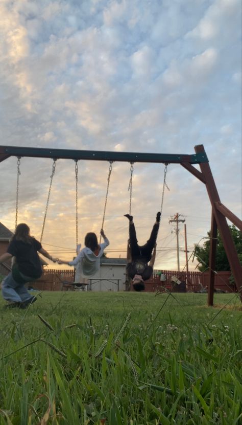 Trio Hangout Ideas, Friends Hang Out Ideas, Friend Hangout Aesthetic, Friend Hang Out Ideas, People Hanging Out, Hang Out Aesthetic, Girls Hanging Out, Hanging Out With Friends Aesthetic, Summer Hangout Ideas