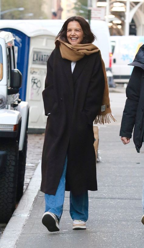 Wool Coat Outfit, Black Coat Outfit, Long Wool Coat, Trendy Winter, Katie Holmes, Coat Outfits, Mode Inspo, 가을 패션, Mode Inspiration