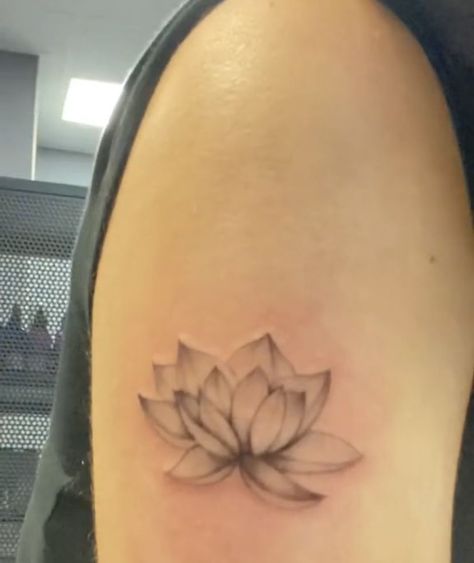 Nana Lotus Flower, Nana Ren Flower Tattoo, Nana Lotus Tattoo, 96 Tattoo, Nana Tattoo, Flower Tattoo Ideas, Flower Tattoo Arm, Tattoo Style Drawings, Tattoo Outline