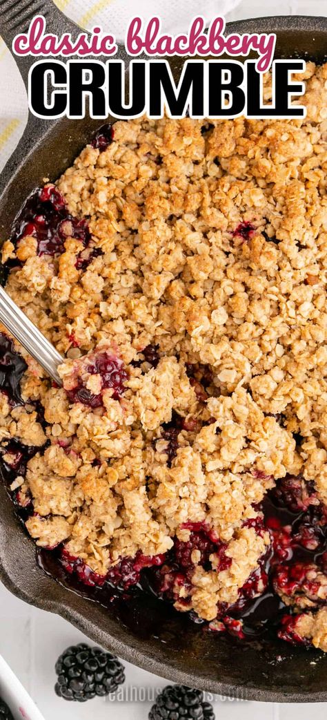 Classic Blackberry Crumble is a wonderfully warm, sweet dessert full of fresh blackberries and a great buttery oat crumble topping! #RealHousemoms #blackberrycrumble #blackberry #crumble #crisp #dessert #berries #summer #memorialday #4thojuly #fourthofjuly #camping Vanilla French Toast Recipe, Oats Dessert, Dessert Potluck, Berry Crumble Recipe, Raspberry Crisp, Berry Cobbler Recipes, Oat Crumble Topping, Blackberry Crumble, Raspberry Crumble