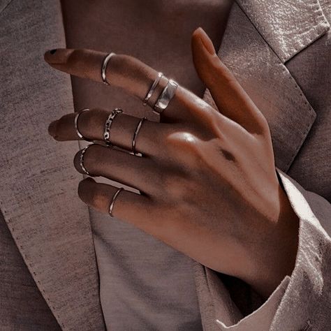 Gay Rings Aesthetic, Cut Hair Styles, Ring Outfit, Hand Jewelry Rings, Aesthetic Rings, Grunge Jewelry, Queen Aesthetic, Edgy Jewelry, Hand Pictures