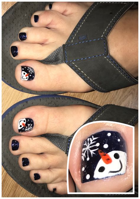 Snowman Toe Nail Designs, Holiday Pedicure Toenails, Xmas Toe Nail Designs, Toe Nail Designs For Winter, Holiday Pedicure Ideas Toenails, Pedicure Ideas Winter Toenails, Pedicure Christmas, Winter Pedicure Ideas, Christmas Pedi