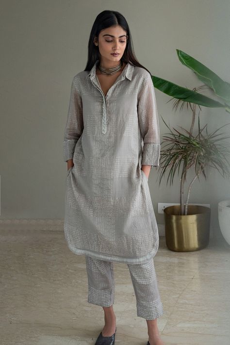 Shop for Shorshe Clothing Grey Kurta Checkered Woven Shirt Tunic And Pant Set for Women Online at Aza Fashions Different Types Of Kurtis Style, Grey Indian Suit, Front Pocket Embroidery Designs, Embroidery On Grey Fabric, Grey Kurta Women, Collar Suits Women Indian, Latest Neck Designs For Kurtis Neckline, Grey Kurti Designs, Shirt Kurta Woman