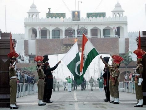 Wagah Border Flag Ceremony Wagah Border, Border Security Force, Pakistan Flag, Border Guard, Pakistan Zindabad, Harbour Island, Shocking Facts, Country Dresses, India And Pakistan