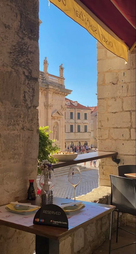 located in the old town of Dubrovnik, this tiny restaurant propose this nice view. great place to visit 🇭🇷

picture taken around 6 pm Old Town Dubrovnik, Croatia Astetic, Dubrovnik Aesthetic, Dubrovnik Croatia Aesthetic, Dubrovnik Croatia Photography, Croatia Old Town, Croatian Summer, Croatia Aesthetic, Korcula Croatia