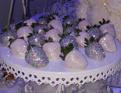 17th Birthday Party Ideas, Sweet 16 Party Themes, Sweet Sixteen Birthday Party Ideas, 17th Birthday Ideas, Sweet 16 Themes, Disco Birthday Party, Disco Party Decorations, Bday Party Theme, 13th Birthday Parties