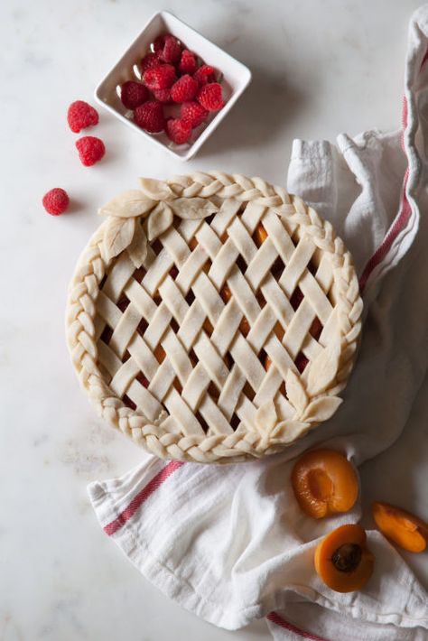 Decorate a traditional lattice pie crust with a few leafy accents on the side. Fancy Pie Crust, Pie Crust Art, Sprinkle Birthday, Pie Crust Designs, Strawberry Pie Recipe, Peach Strawberry, Buttermilk Pie, Brown Sugar Recipes, Butter Crust