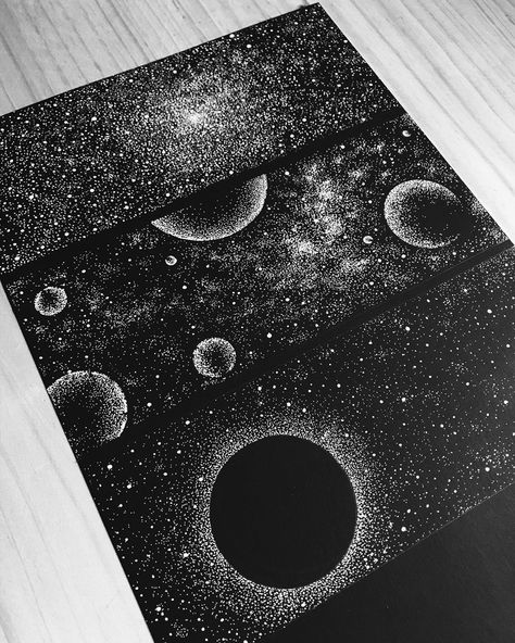 Luisa Aparicio on Instagram: “Set finished! Outer space. . . . . . . #art_ #art_spotlights #draw #drawings #illustrationartist #blackinkart #artthoughts #illustrationow…” Space Pen Art, White Ink Art Black Paper, Black And White Dot Art, Galaxy Drawing Pencil, White Drawings On Black Paper, Outer Space Sketch, Things To Draw On Black Paper, White Pen On Black Paper Drawing, Black Paper Drawing Simple