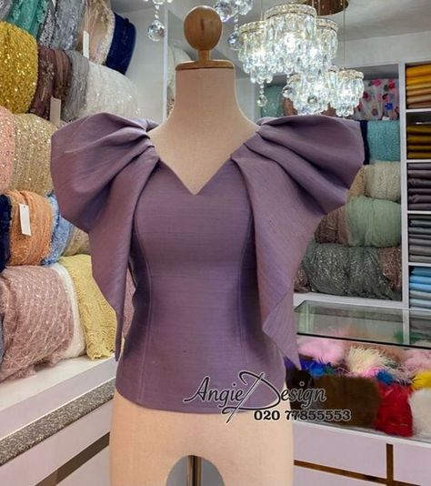 Fashion Design Patterns, Blouse Drafting Patterns, Diy Blouse Pattern, Patterns Fashion, Unique Blouse Designs, Sleeves Designs For Dresses, Stylish Blouse Design, Trendy Blouses, Trendy Blouse Designs