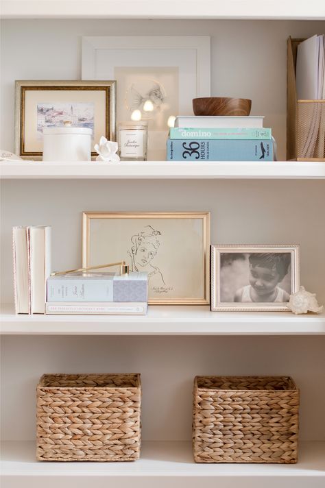 White Ikea Bookshelf, Short Bookshelf Styling, Nancy Meyers Bookshelves, Small Bookcase Styling, Book Shelf Styling Ideas, Bookcase Styling Bedroom, Coastal Bookshelf Decor, Small Bookshelf Styling, Lunden And Olivia Home