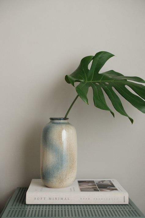 Vintage Japanese studio pottery vase Japanese Style Pottery, Big Ceramic Vase, Pottery Studio Aesthetic, Pottery Ideas Aesthetic, Clay Vase Ideas, Ceramic Vase Ideas, Pottery Glaze Ideas, Advanced Pottery, Cautious Clay