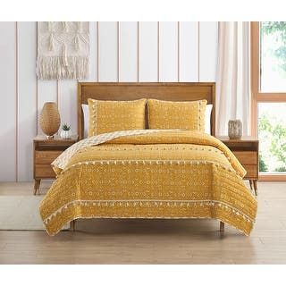 Quilts & Coverlets | Find Great Bedding Deals Shopping at Overstock Yellow Bedding, Bedroom Décor, King Bedding Sets, Bedding Stores, Twin Quilt, Quilted Coverlet, Medallion Design, Size King, King Quilt