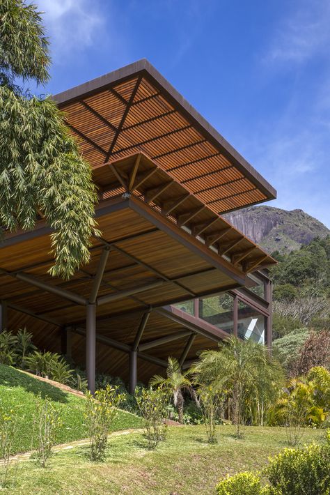 School Function, Mountain Villa, Dj Photo, Slope House, Hillside House, House On Stilts, Tropical Architecture, Casa Country, Wooden Structure