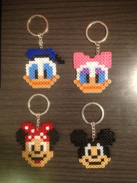 Disney Hama Beads | StitchesYarn: El rincón de Jimmy: Llaveros / Imanes Hama Beads Disney ... Perler Ornaments, Mini Hello Kitty, Hama Disney, Hama Beads Christmas, Panelled Walls, Perler Beads Ideas, Melty Bead Patterns, Pixel Beads, Pearl Beads Pattern