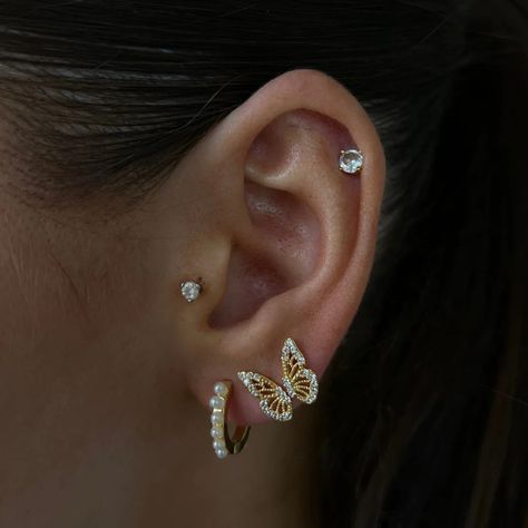 Dainty Earring Stack, Earring Combos, Pretty Stacks, Butterfly Piercing, Pearl Huggies, Ear Peircings, Earring Stack, Piercing Inspo, Butterfly Earring