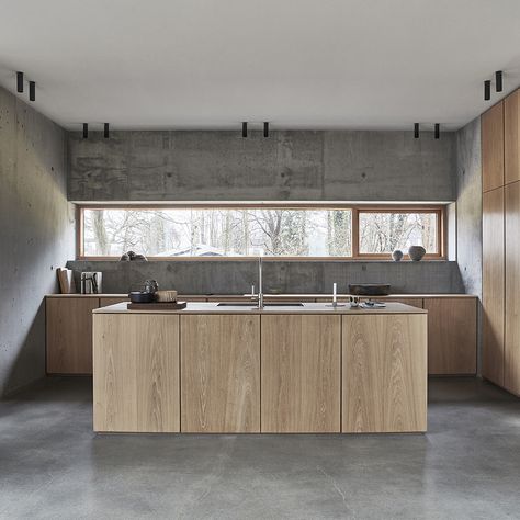 Forest Homes, Loft Kitchen, Copenhagen Design, Interior Wallpaper, Casas Coloniales, Cabinet Ideas, Vertical Design, Kitchen Models, Interior Architect