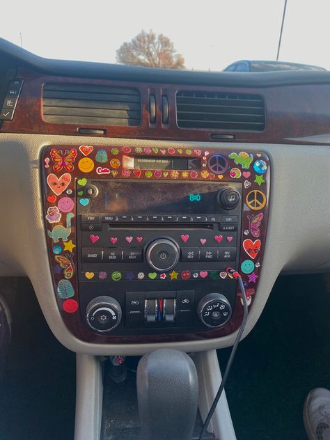 Maximalist Car Decor, Car Diy Ideas, Fun Car Interior Ideas, Dashboard Accessories, Cute Interior Car Ideas, Colorful Car Decor, Car Decorations Exterior, Cottagecore Car Interior, Interior Car Design