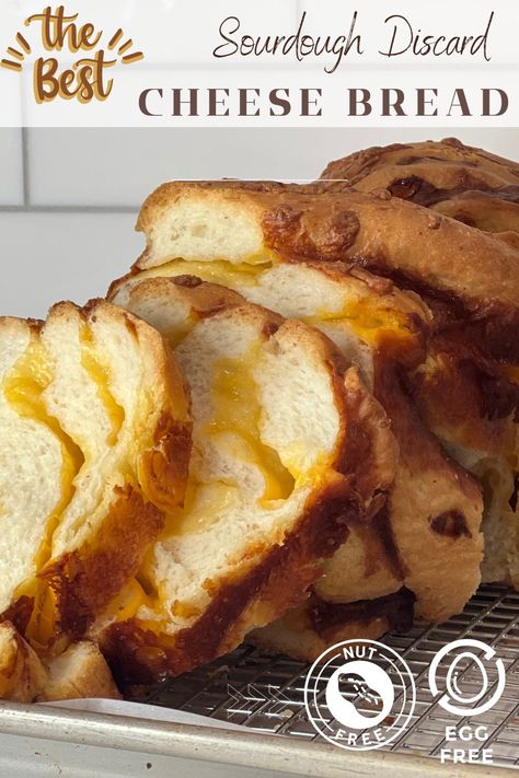 loaf of sourdough cheese bread beautifully sliced on a wire rack with the title 'The best sourdough discard cheese bread' egg free ! Sourdough Discard No Wait, Bread Machine Sourdough Discard, Sourdough Discard Cheesy Bread, Sourdough Cheese Bread Recipe, Sourdough Discard Cheese Bread, Cheesy Sourdough Bread, No Wait Sourdough Recipes, Sourdough Discard Loaf, Sourdough Cheese Bread