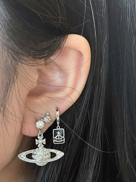 Vivienne Westwood Wishlist, Vivienne Westwood Silver Earrings, Jewellery Vivienne Westwood, Vivienne Westwood Piercing, Vivienne Westwood Earring Stack, Earing Inspo Aesthetic, Vivien Westwood Earrings, Vivienne Westwood Jewellery Earrings, Vivienne Westwood Jewellery Aesthetic