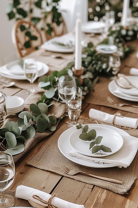 Minimalist beautiful table settings. Use eucalyptus or garlands as table runners and simple white dishware. Minimalist Christmas Table, Natural Christmas Decor Ideas, Dining Table Linen, Beachy Christmas Decor, Bronze Flatware, Christmas Table Setting Ideas, Dinner Party Tablescapes, Pine And Eucalyptus, Mini Pinecones