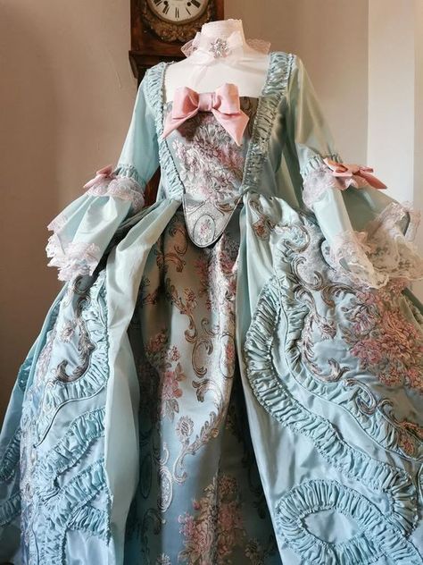 Rococo Inspired Fashion, Rococo Fashion 18th Century, Baroque Aesthetic Fashion, Antoinette Core, Roccoco Dresses, Rococo Outfit, 1760s Fashion, Rococo Gown, Marie Antoinette Dress