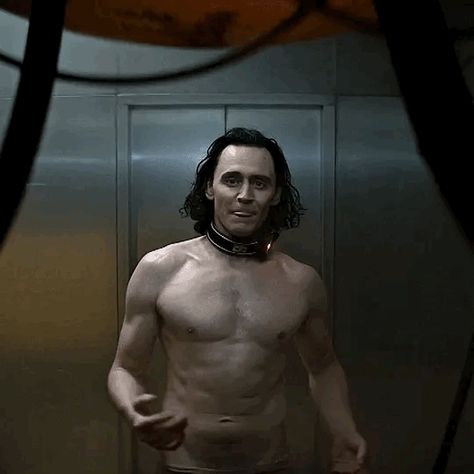 Loki Kneel, Tom Hiddleston Shirtless, Most Handsome Korean Actors, Loki Costume, Loki Aesthetic, Loki Tv, Loki God Of Mischief, Loki Art, Avengers Characters