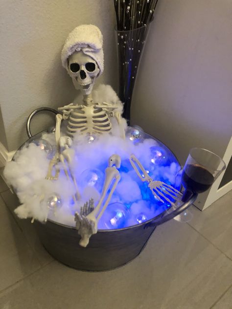 Med Spa Halloween Decor, Spa Skeleton, Halloween Salon Decor, Cafe Halloween Decorations, Halloween Cafe Decor, Halloween Bar Decorations, Halloween Disco Party, Spooky Spa, Skeleton Bathtub