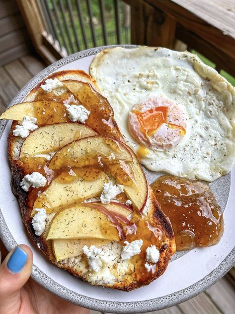 Fig Jam Uses, Goat Cheese Fig Jam, Savory Toast, Goat Cheese Fig, Apple Toast, Bread Spread, Jam Toast, Goat Cheese Pasta, Recovery Food