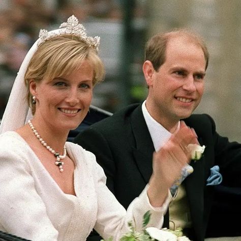 Royal family (Fanpage) on Instagram: "Today was his wedding anniversary, Prince Edward and Sophie! Happy 24th wedding anniversary to The Duke and Duchess of Edinburgh. ❤️ #queenelizabeth #princessdiana #princecharles #princewilliam #katemiddleton #princegeorge #princesscharlotte #princelouis #duchessofcambridge #princeharry #meghanmarkle #princeofwales #duchessofsussex #dukeofsussex #britishroyalfamily #monarchy #britishmonarchy #britishroyals #buckinghampalace #camillaparkerbowles #queenc Happy 24th Wedding Anniversary, Prince Edward Children, Prince Edward And Sophie, 24th Wedding Anniversary, Duke Of Edinburgh Award, Edward And Sophie, Sophie Duchess Of Edinburgh, 20th Century Women, Youth Theatre