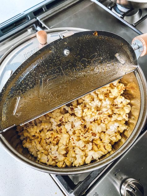 HOMEMADE MOVIE THEATER POPCORN – MADDY GUTIERREZ Homemade Movie Theater, Making Popcorn, Popcorn Toppings, Theater Popcorn, Stovetop Popcorn, Movie Theater Popcorn, Movie Popcorn, Popcorn Bowl, Popcorn Recipe