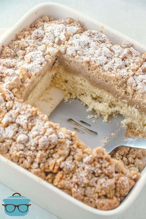 Mini Crumb Cakes, Double Crumb Cake, Bisquick Crumb Cake Recipe, Quick Dessert Recipes For A Crowd, Easy Crumb Cake, Best Crumb Cake Recipe, Easy Crumb Cake Recipe, Cream Cheese Crumb Cake, 9x13 Desserts