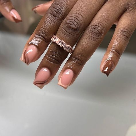 40 Trendy Spring Short Nails to Inspire You Pink And Brown Nails Short, Baddie Thanksgiving Nails, Short Nude French Tip Nails, C Curl Vs D Curl Lashes, Nude Tip Nails, December Manicure, Shorts Nails Acrylic, Short Polygel Nails Design, Short Square French Tip Acrylic Nails