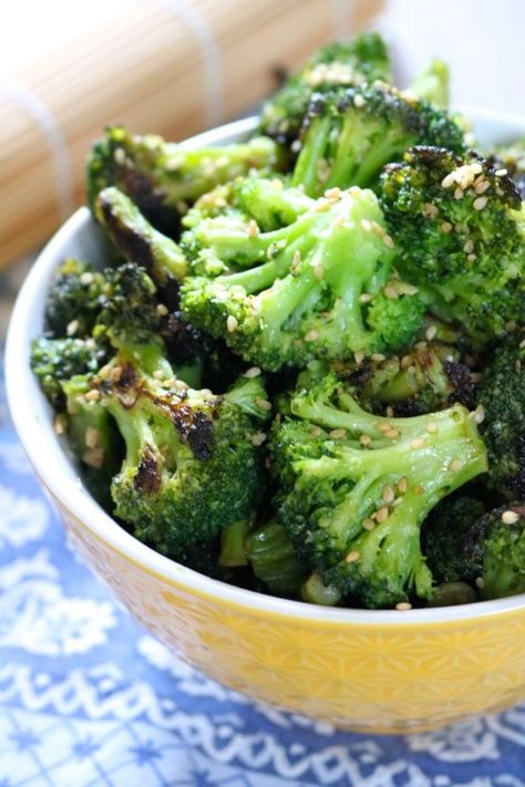 Ginger Broccoli, Crispy Broccoli, Recipes For Toddlers, Broccoli Sauteed, Broccoli Bake, Sesame Ginger, Veggie Tales, Roasted Broccoli, Broccoli Recipes