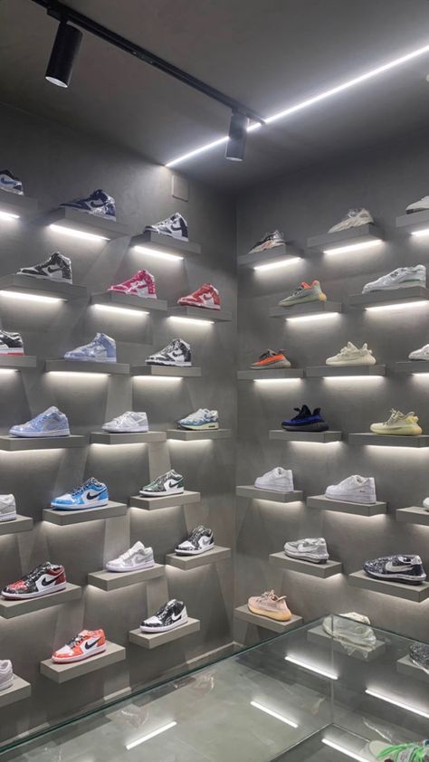 Sneaker Store Aesthetic, New Shoes Aesthetic, Nike Store Aesthetic, Shoes Store Interior Design, Shoes Shop Design Ideas, Shoes Display Design, Shoe Shop Interior Design, Shoes Store Design, Shoe Collection Display