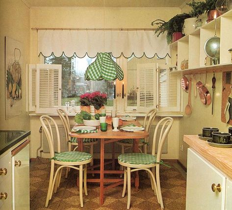 80s Vintage Living Room, 1980s House Exterior, 80s House Decor, 1980s House, 1980s Interior, 80s Kitchen, 1980s Decor, 80s Interior Design, 80s House