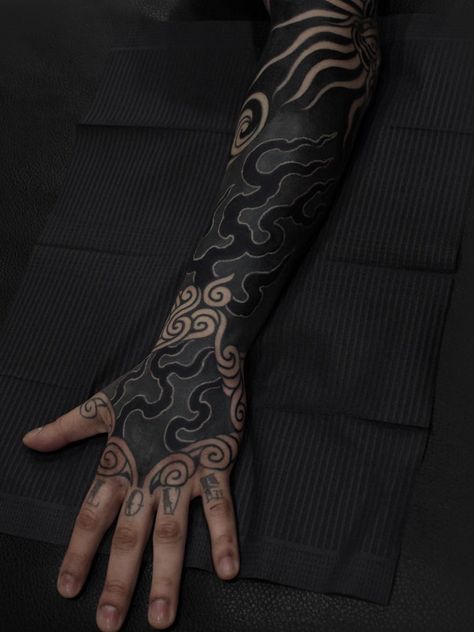 White Over Black Tattoo, Tattoo Japonais, Negative Tattoo, Solid Black Tattoo, Black Tattoo Cover Up, Black White Tattoos, Blackout Tattoo, Muster Tattoos, Fire Tattoo