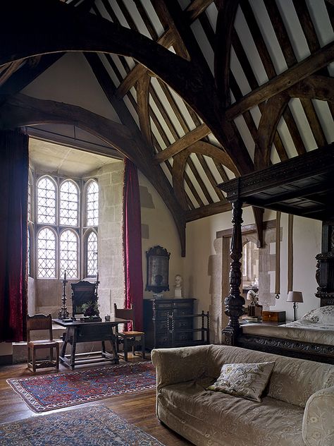 Great Chalfield Manor Medieval Country House, 1400s House, Medieval House Decor, Great Chalfield Manor, Medieval Houses Interior, Medieval House Aesthetic, Medieval Home Interior, Medieval Room Aesthetic, Medieval House Interior