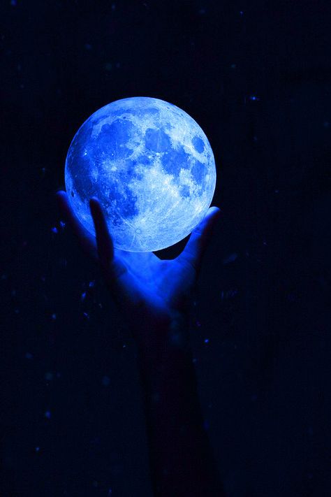 Holding The Moon, Photo Bleu, Blue Neon Lights, Blue Aesthetic Dark, Ravenclaw Aesthetic, Istoria Artei, Dark Blue Wallpaper, Everything Is Blue, Baby Blue Aesthetic