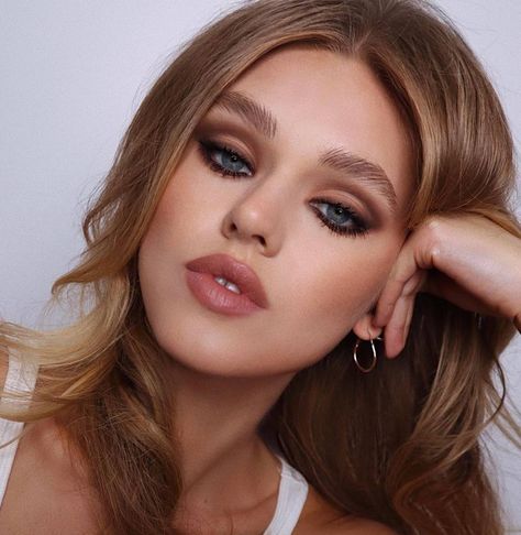 The 12 Best Gen Z Makeup Trends | Who What Wear Gen Z Makeup, 70s Inspired Makeup, 60s Eye Makeup, 60s Inspired Makeup, 60’s Makeup, Hung Vanngo, 60s Makeup, 70s Makeup, Retro Makeup