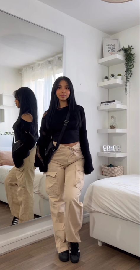 Outfit Ideas With Cargo Pants, Basic Outfit Ideas, Baggy Outfit Ideas, Wwe Outfits, All Black Fashion, 2000s Fashion Outfits, Teenager Outfits, Cute Fall Outfits, Cute Everyday Outfits