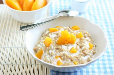 Peaches And Cream Oatmeal, Peach Oatmeal, Bowl Of Oatmeal, Morning Meals, Clean Breakfast, Breakfast Oatmeal, Oatmeal Packets, School Morning, Hot Cereal