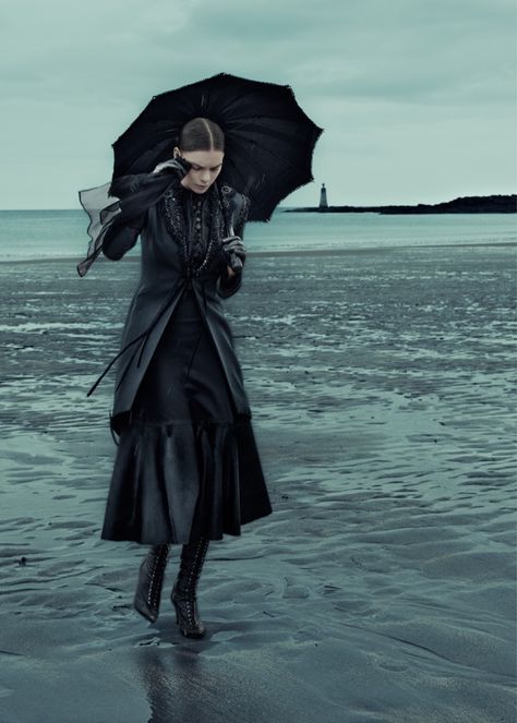 Dec 2015 issue of ELLE Germany features neo-gothic looks with photos by Carl Bengtsson Kim Noorda, Germany December, Black Mode, Neo Romantic, Germany Fashion, Mode Editorials, Gothic Glam, Gothic Looks, Under My Umbrella