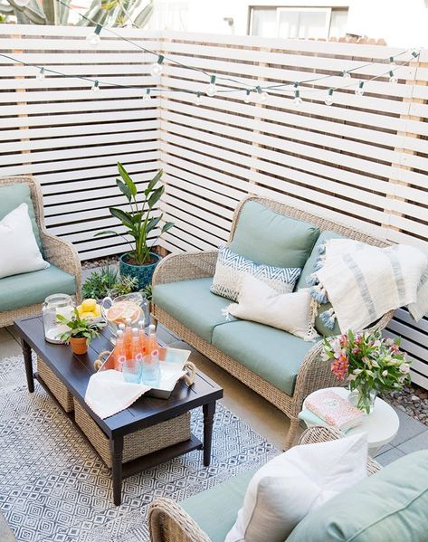 11 Backyard Privacy Ideas to Upgrade Your Outdoor Space - PureWow Coastal Patio Ideas, Enclosed Patio Ideas, Southern Patio, Pavers Patio, Roof Patio, Small Patio Furniture, Patio Decor Ideas, Coastal Patio, Patio Privacy