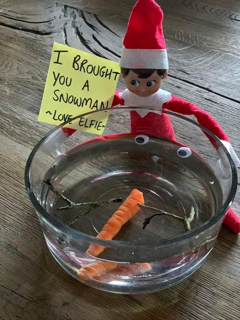 Elf On The Shelf Arrival, Funny Elf On The Shelf, Elf Ideas Easy, Bad Elf, Napkin Folds, Folding Ideas, Awesome Elf On The Shelf Ideas, Elf Activities, Xmas Elf